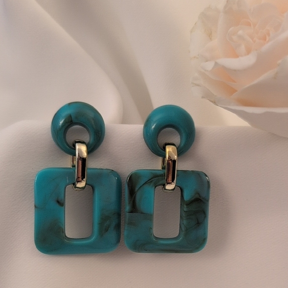 Jewelry - Elegant Turquoise Dangle Earrings